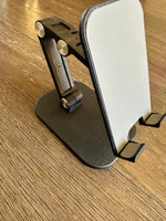 Foldable tablet/phone holder