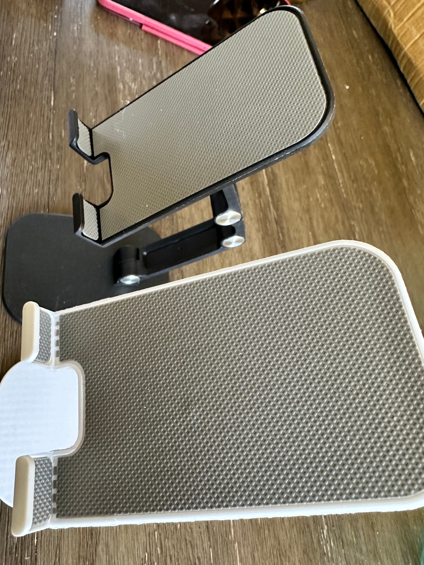 Foldable tablet/phone holder