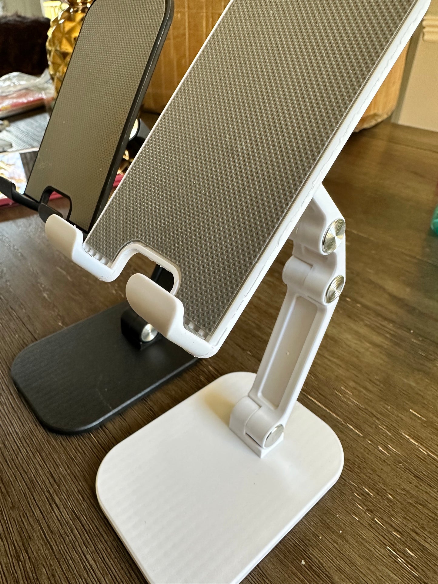 Foldable tablet/phone holder