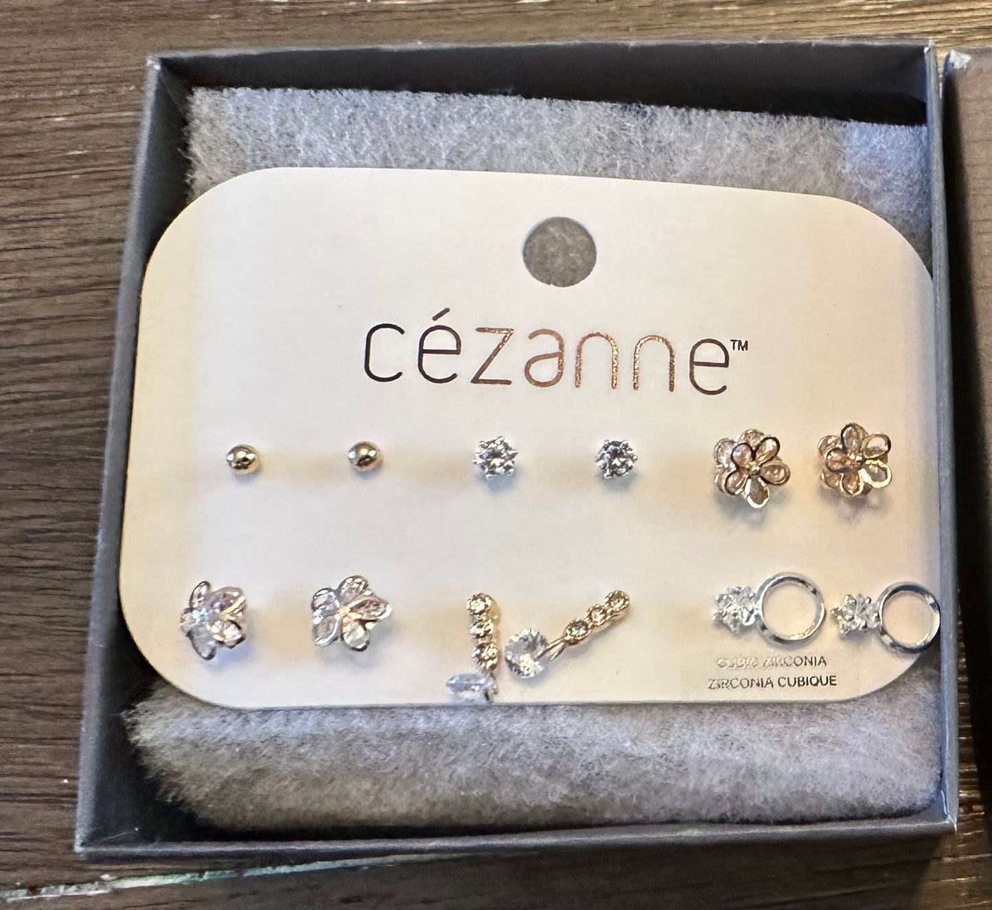 Set of earrings