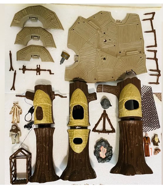 Star Wars 1983 Ewok Village playset Kenne w/4 figures incomplete. Vintage