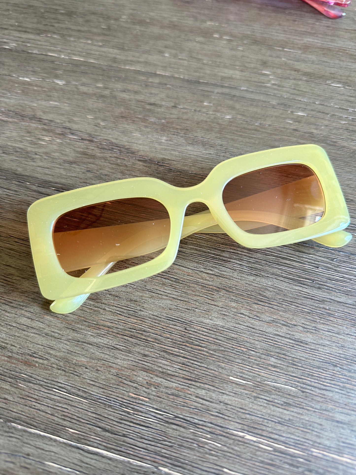 New- Summer sunglasses live green